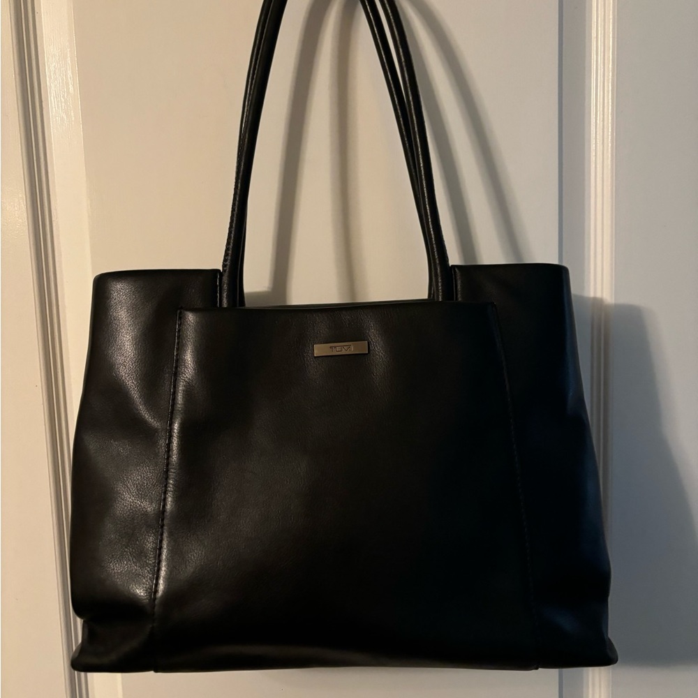 Tumi Leather Shoulder Handbag-Beautiful Bag